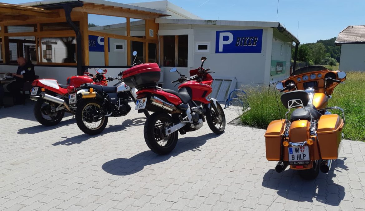 Bikerstop im Bistro Holländer