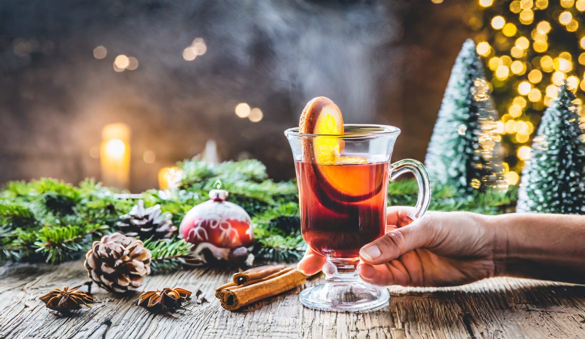 Adventsumtrunk mit Glühwein und kostenlosen Snacks"